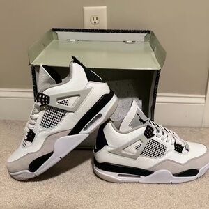Air Jordan 4 Retro 'Military Black